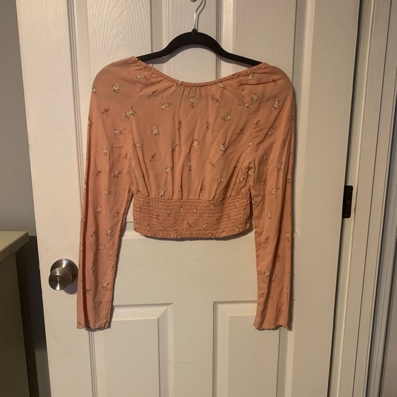 XS Hollister long sleeved crop top - Picture 2 of 3